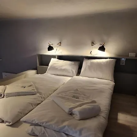 Ample Apartament